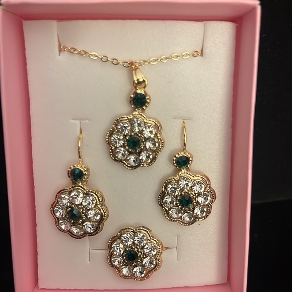 Jewelry Set - Picture 2 of 2